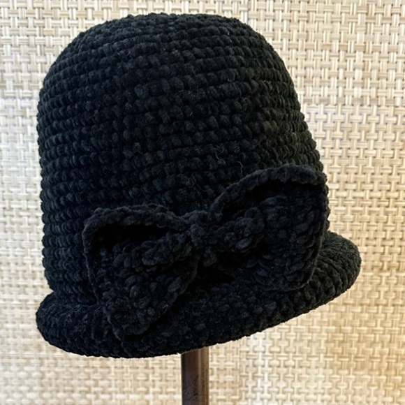 🌟HP🌟Black Chenille Knit Rolled Brim Cloche Hat with Bow by August Hats - Picture 2 of 8